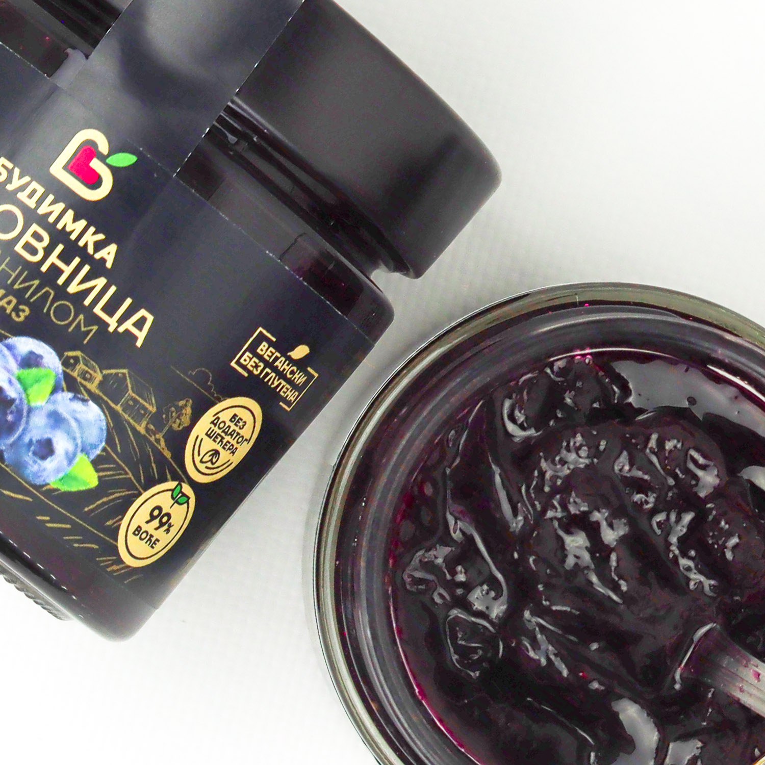 Fruit paste of blueberries and vanilla with the addition of white grapes,
